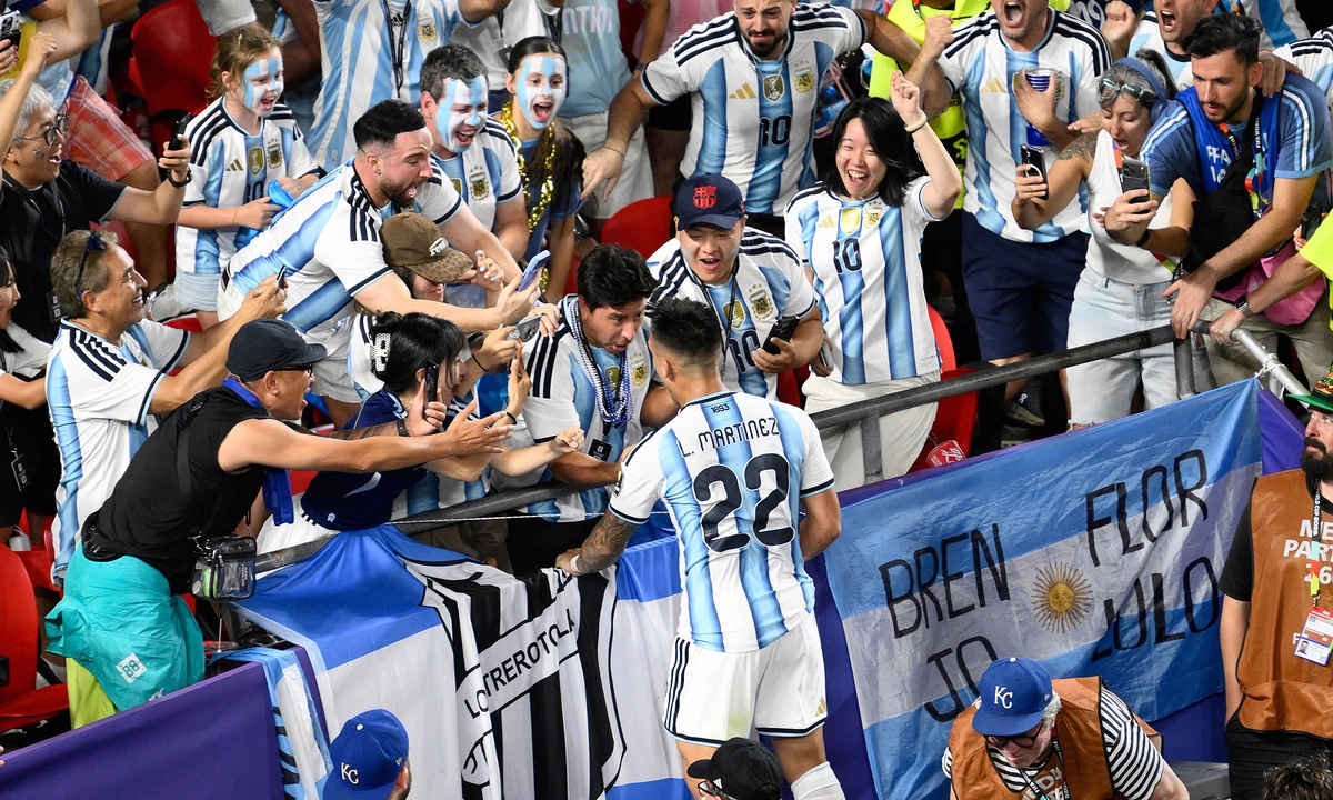 Báo Anh đặt dấu hỏi về việc tiền đạo Argentina thoát thẻ đỏ: góc nhìn mới cho người chơi Việt - hình ảnh - lxqvvkikh.top Báo Anh đặt dấu hỏi về việc tiền đạo Argentina thoát thẻ đỏ: góc nhìn mới cho người chơi Việt - hình ảnh - lxqvvkikh.top